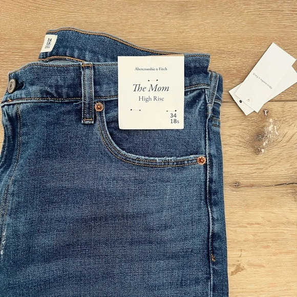 NWT-Abercrombie & Fitch High Rise Mom Jeans - Picture 3 of 6